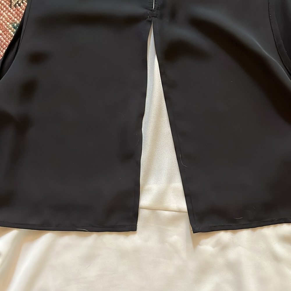 Elle black and white flowing tank top size medium - Picture 5 of 7